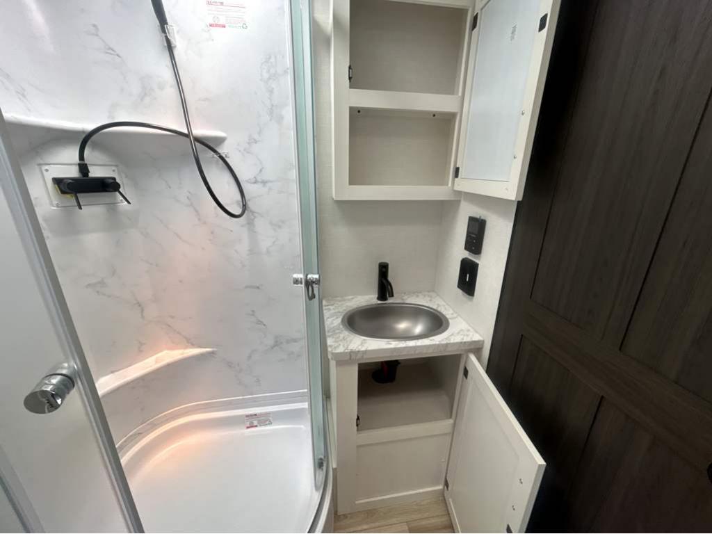 2026 VENTURE RV SPORTTREK 327VIK - Image 32