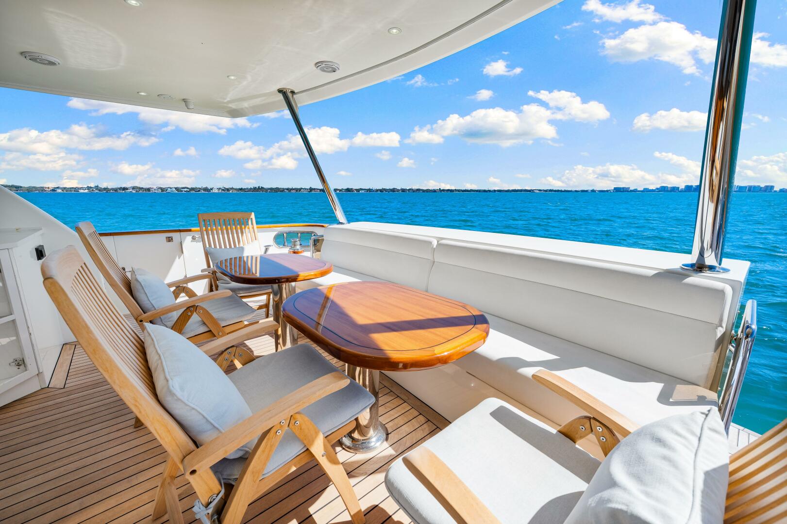 2010 Ocean Alexander 83 Motor Yacht - Image 7