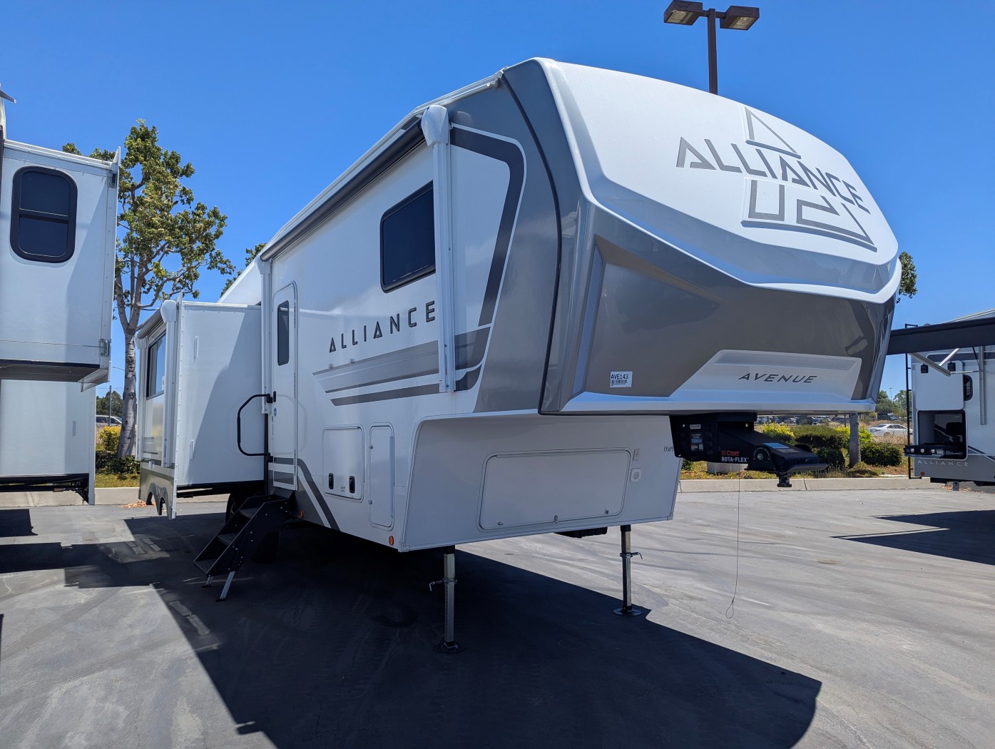 2027 Alliance RV Avenue 30BH - Image 1
