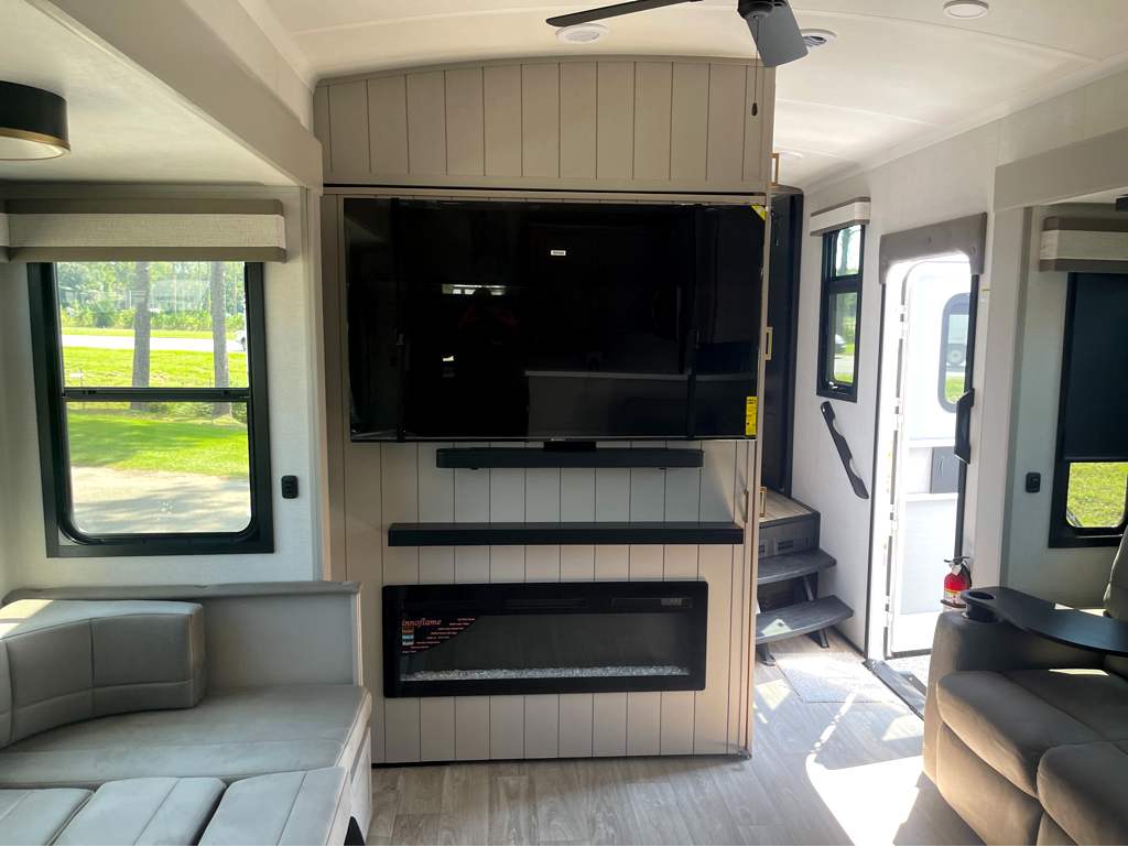 2027 JAYCO NORTH POINT 375TBDB - Image 15