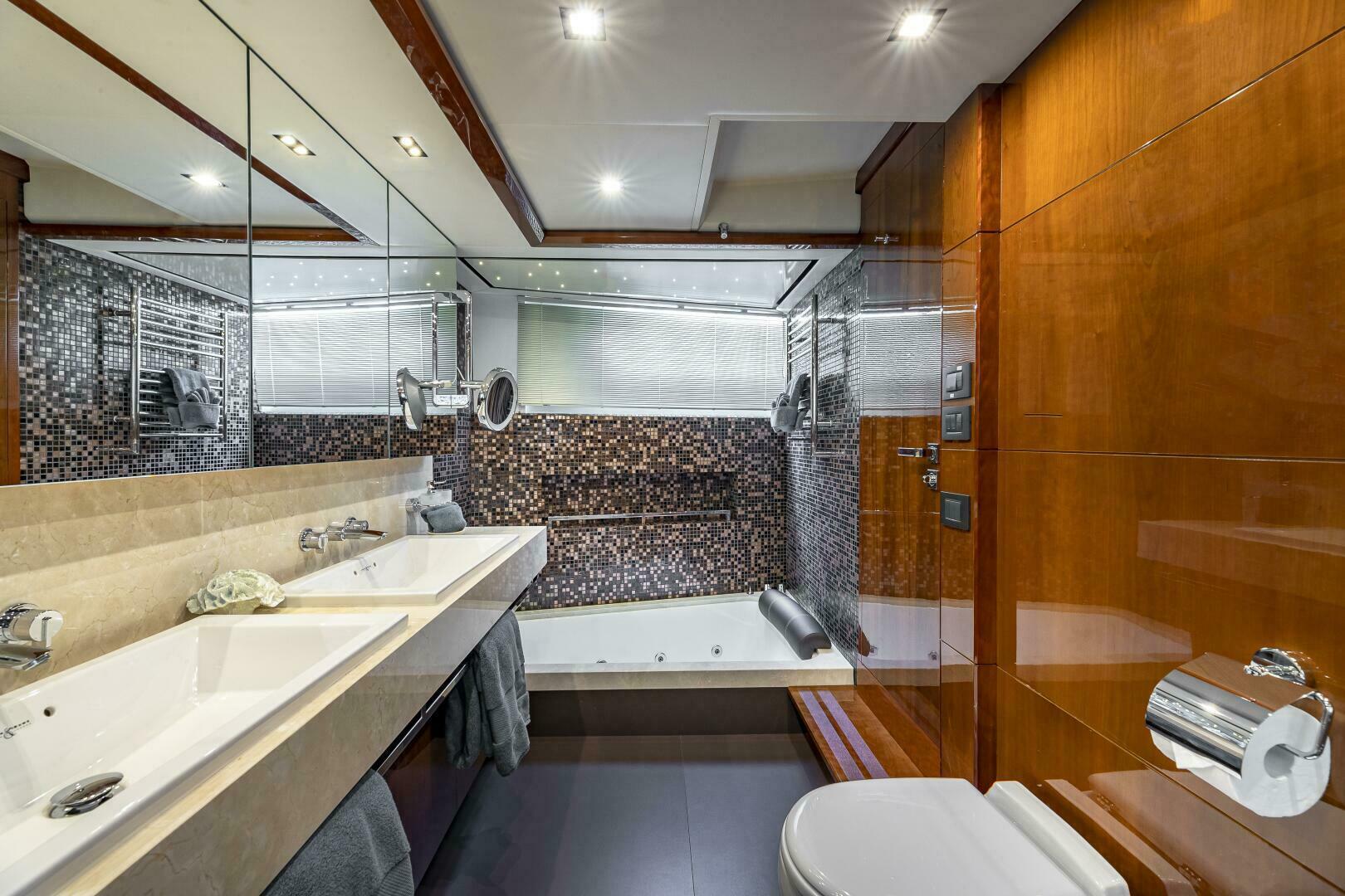 2012 Princess 32M - Image 51