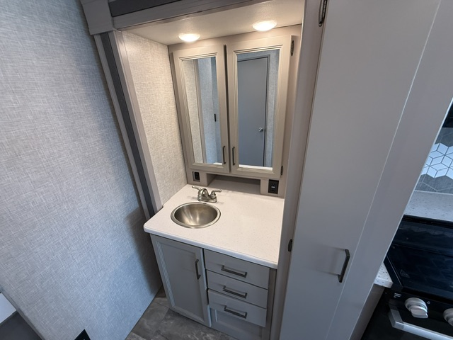 2023 Thor Motor Coach Windsport 31C - Image 26