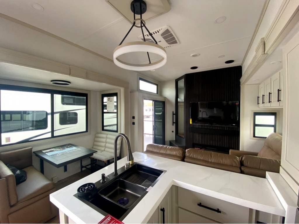 2026 GRAND DESIGN SOLITUDE 414LJMJ - Image 14