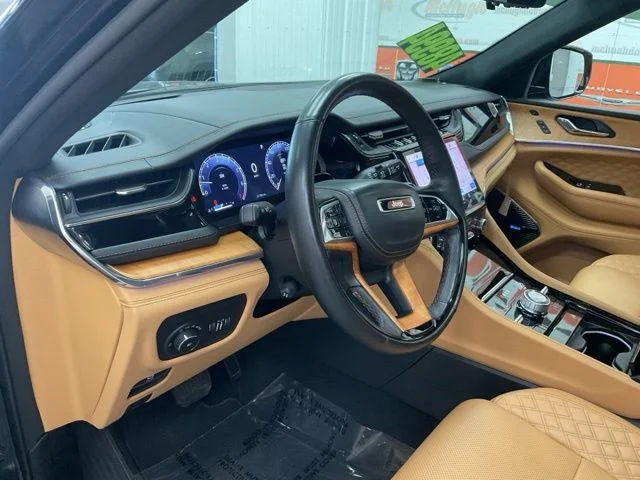 2024 Jeep Grand-Cherokee-L Laredo Altitude 4x4 - Image 12