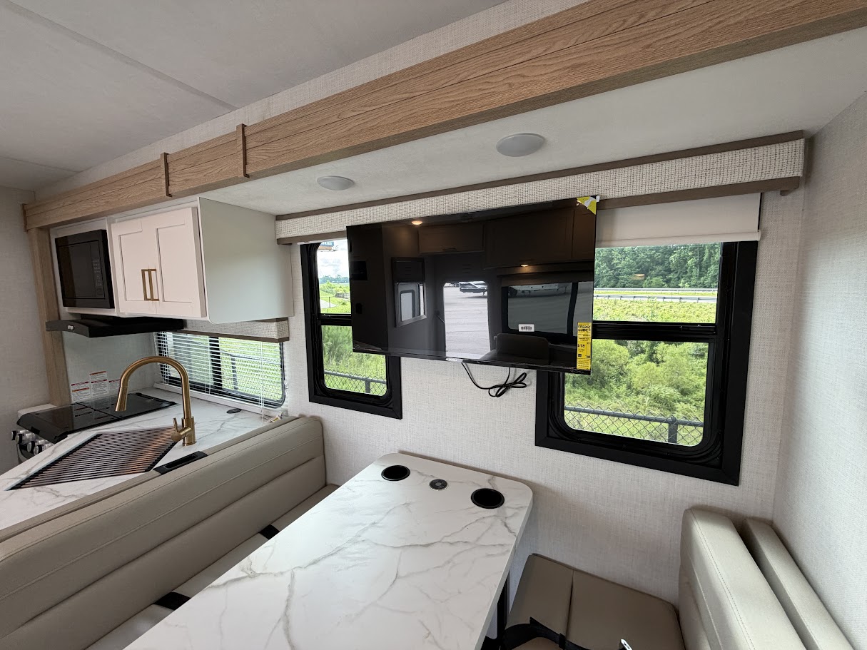 2027 THOR MOTOR COACH MAGNITUDE GA28 - Image 21