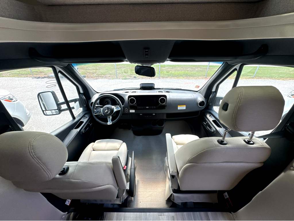 2027 THOR MOTOR COACH TIBURON 24XL - Image 13
