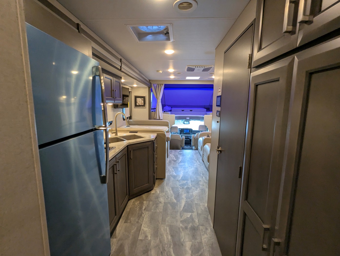 2024 Thor Motor Coach Omni XG32 - Image 34
