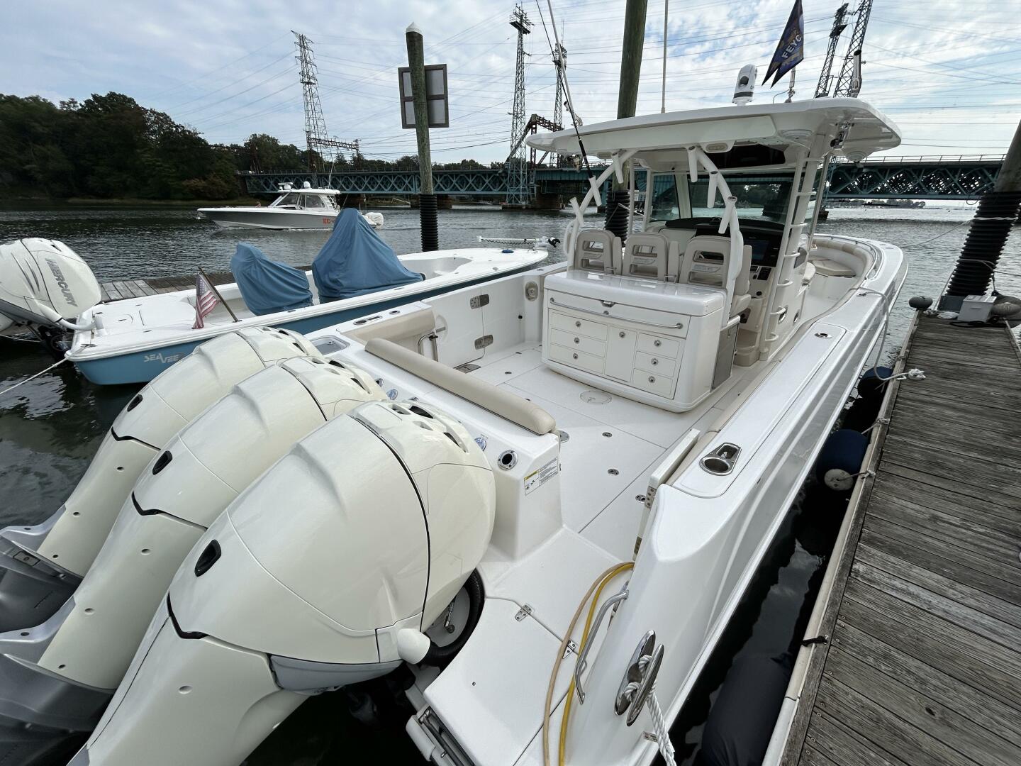 2017 Boston Whaler 370 Outrage - Image 3