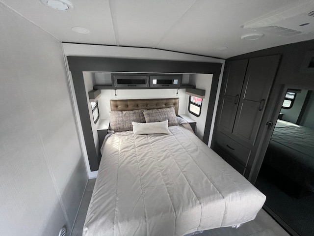 2025 ROCKWOOD SIGNATURE 375RL - Image 28