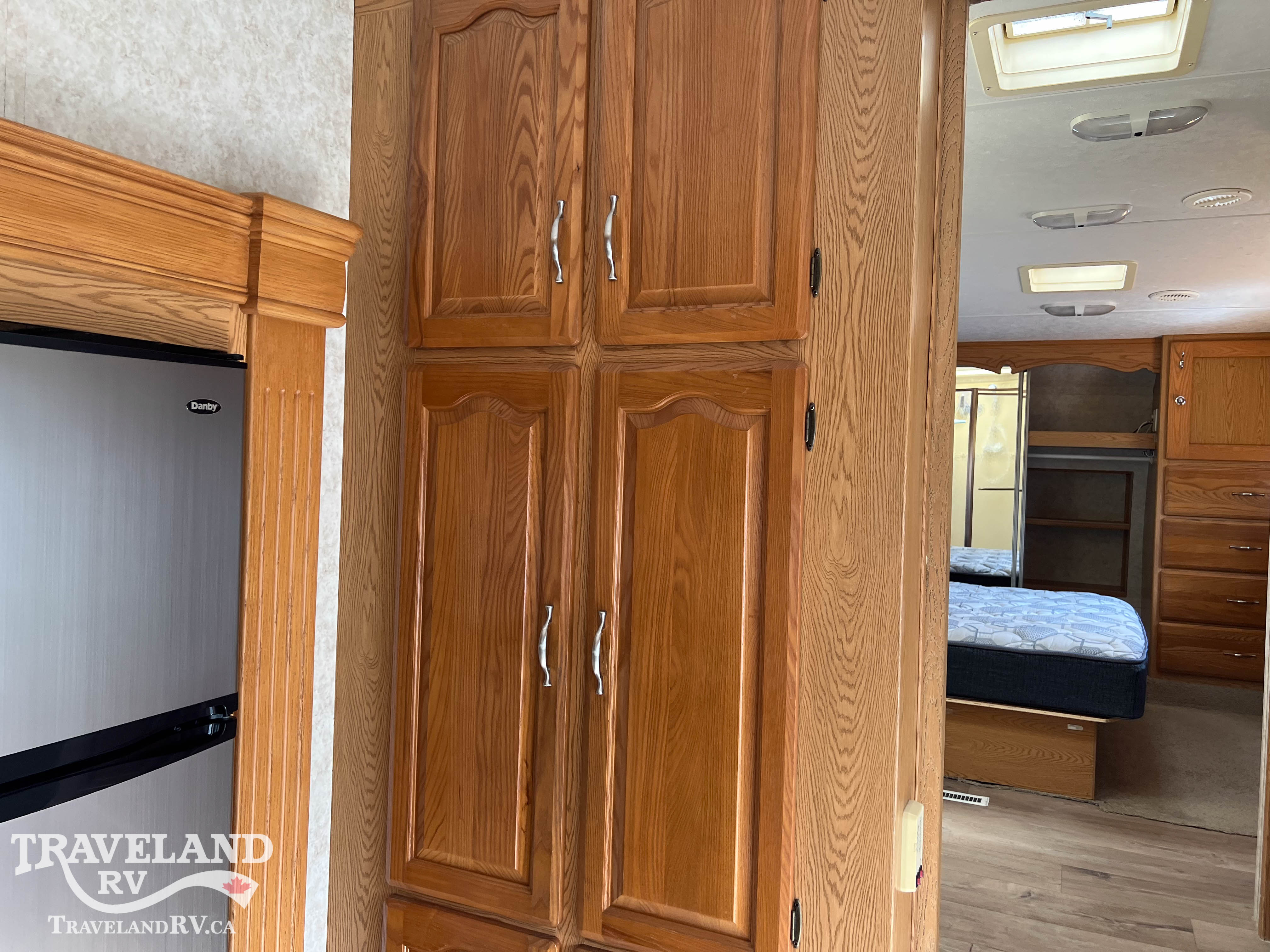2006 KEYSTONE MONTANA 3400RL - Image 19