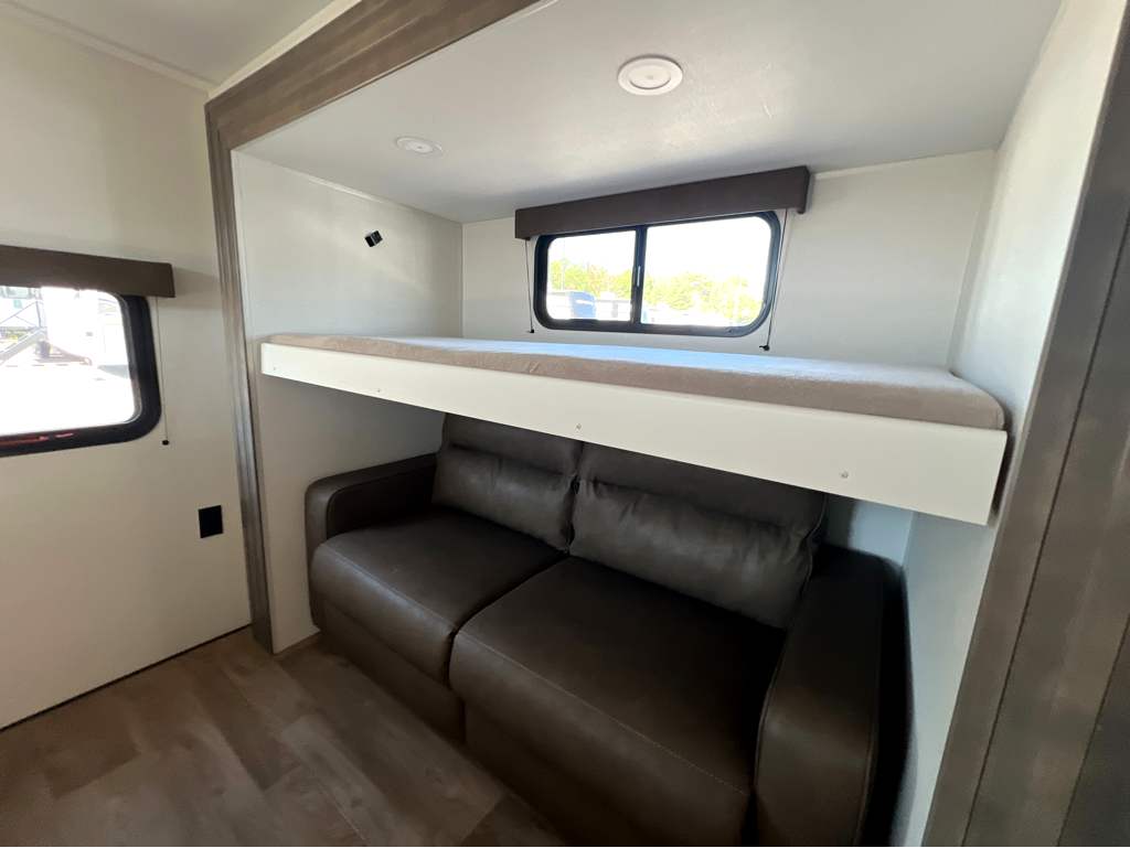 2027 GRAND DESIGN TRANSCEND 335BHT - Image 19