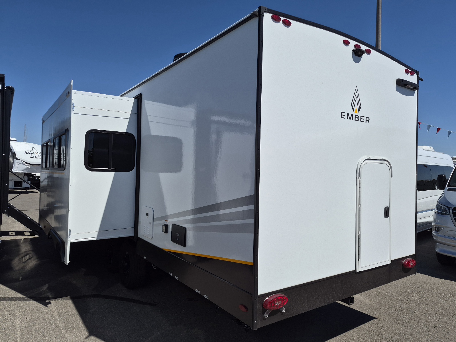 2027 Ember RV E-Series 26ETS - Image 3