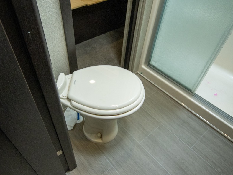 2018 Keystone Raptor 362TS - Image 17