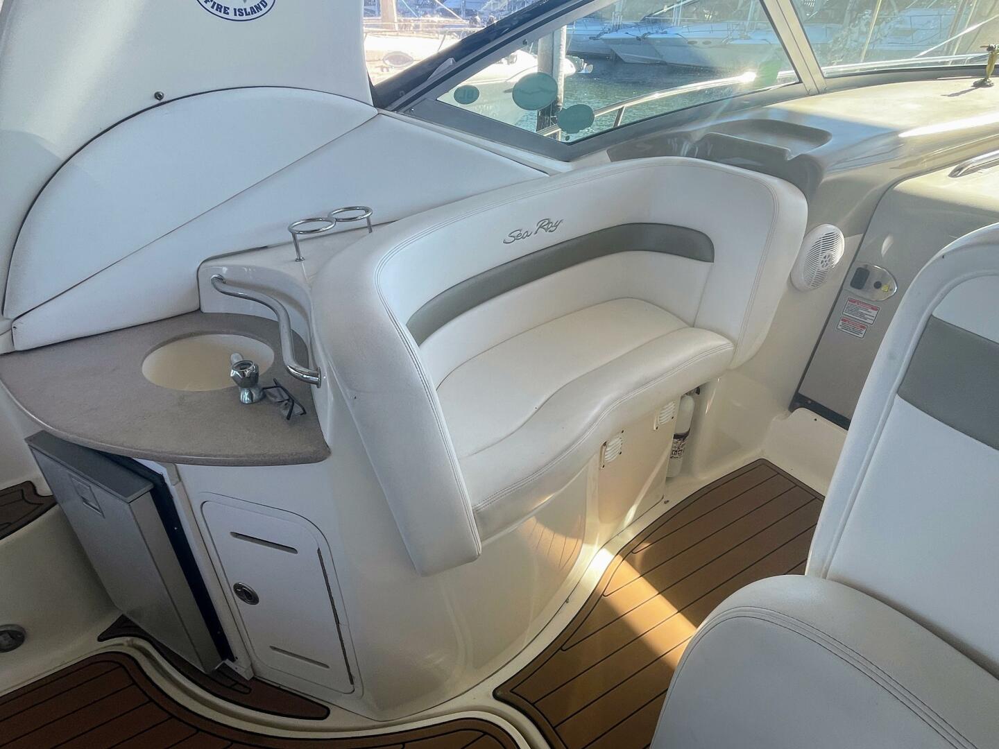 2006 Sea Ray 320 Sundancer - Image 9