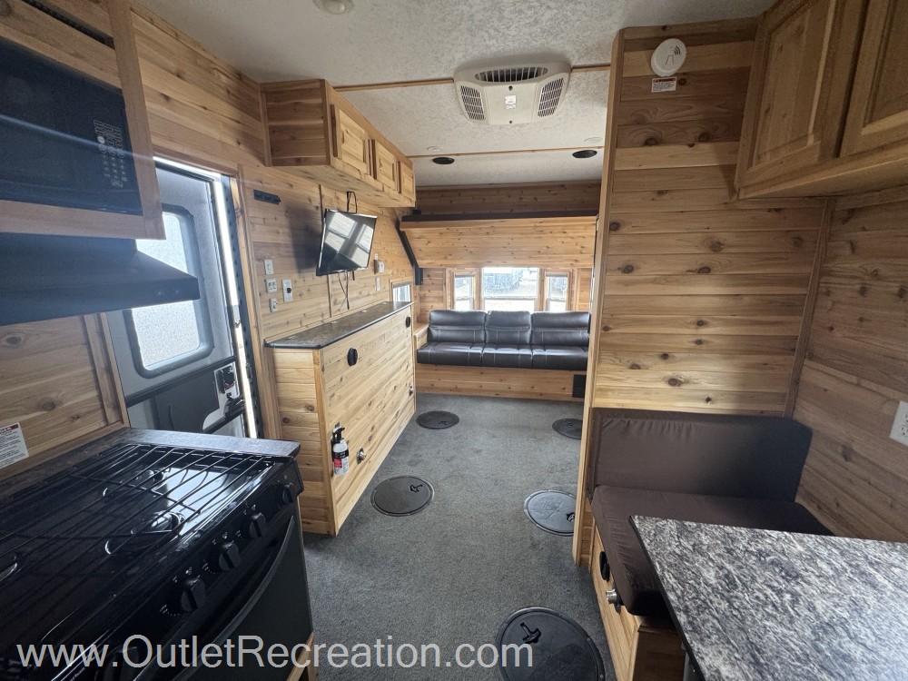 2020 ICE CASTLE RV EDITION 8X17 - Image 7