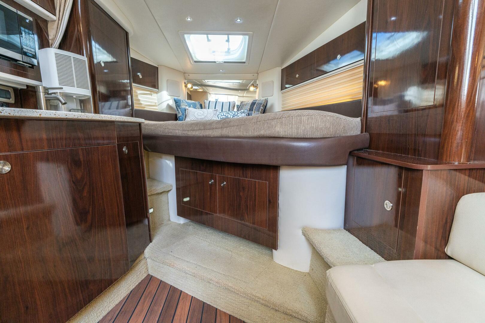 2016 Sea Ray 330 Sundancer - Image 25