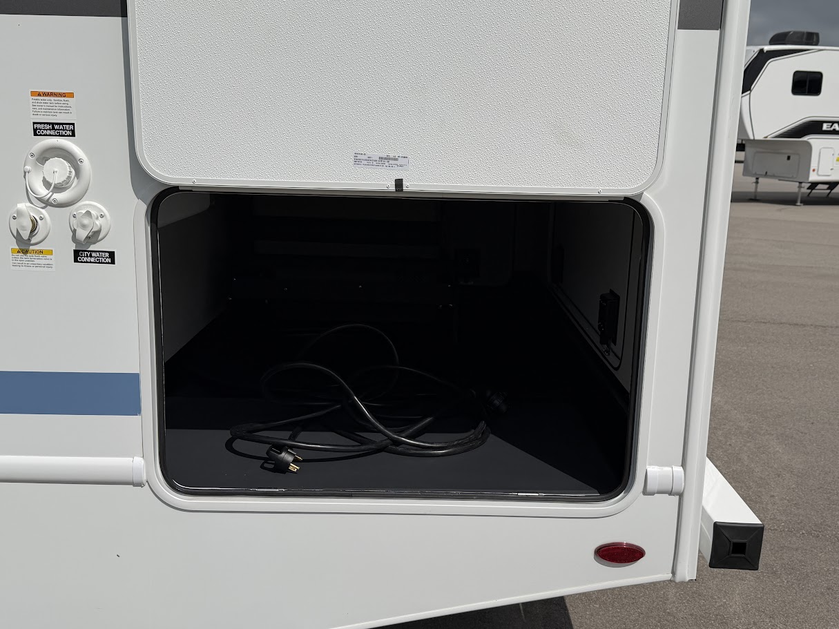 2027 THOR MOTOR COACH MAGNITUDE GA28 - Image 3