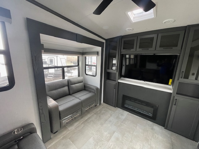 2025 ROCKWOOD SIGNATURE 375RL - Image 18
