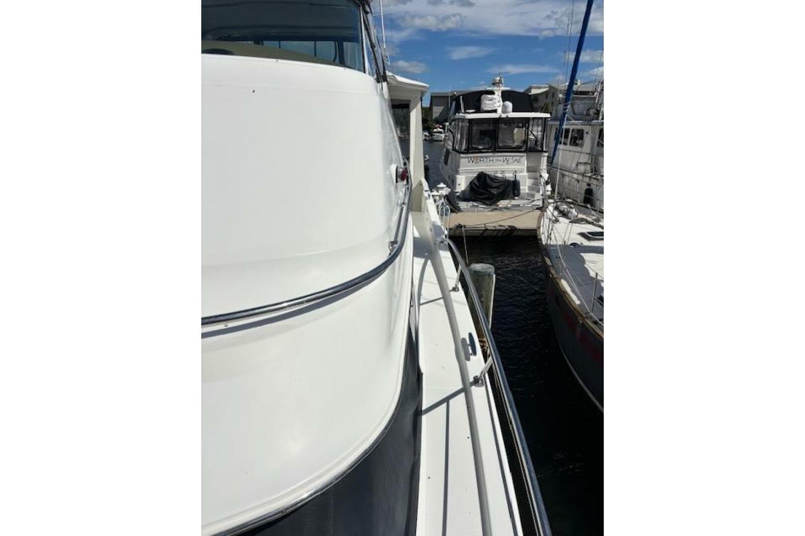 2004 Carver 466 Motor Yacht - Image 30