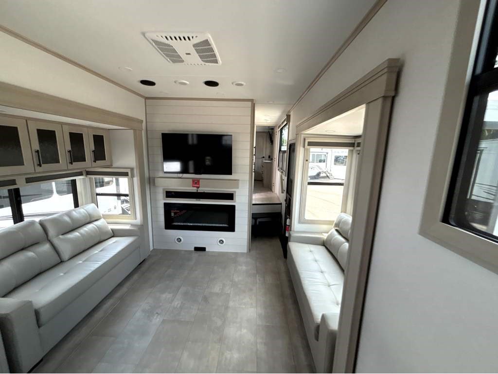 2026 GRAND DESIGN SOLITUDE 390RK - Image 15