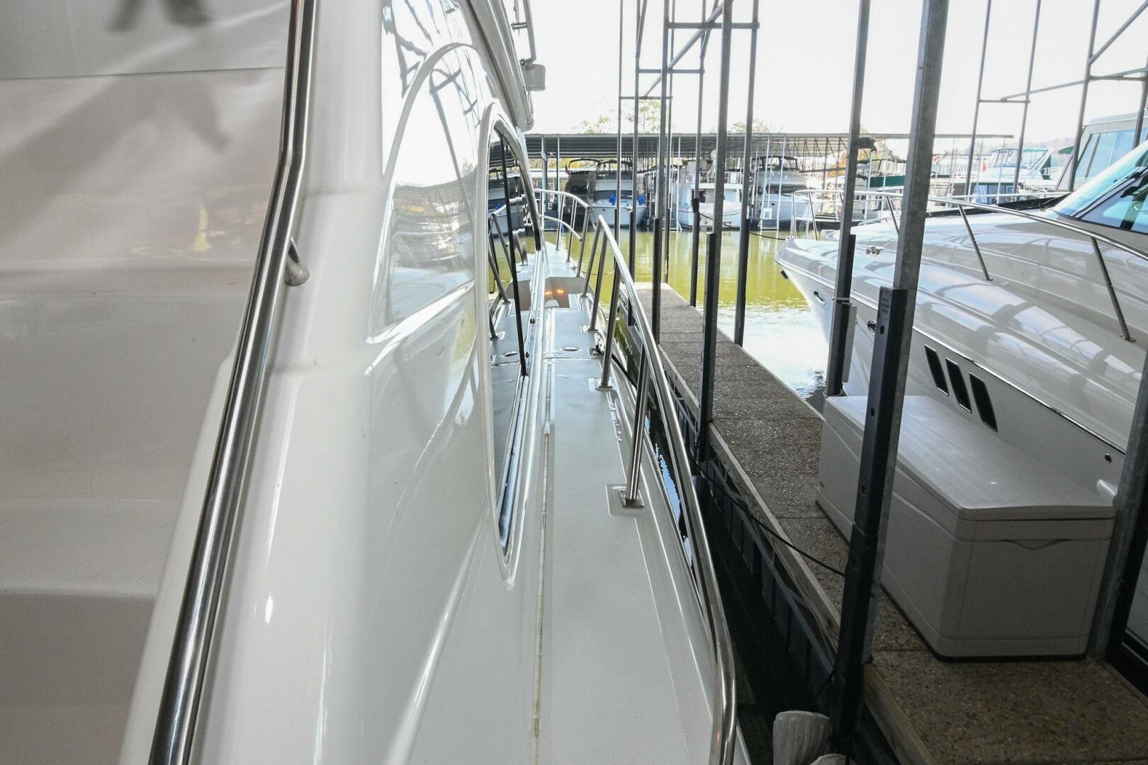 2002 Cruisers Yachts 5000 Sedan Sport - Image 115