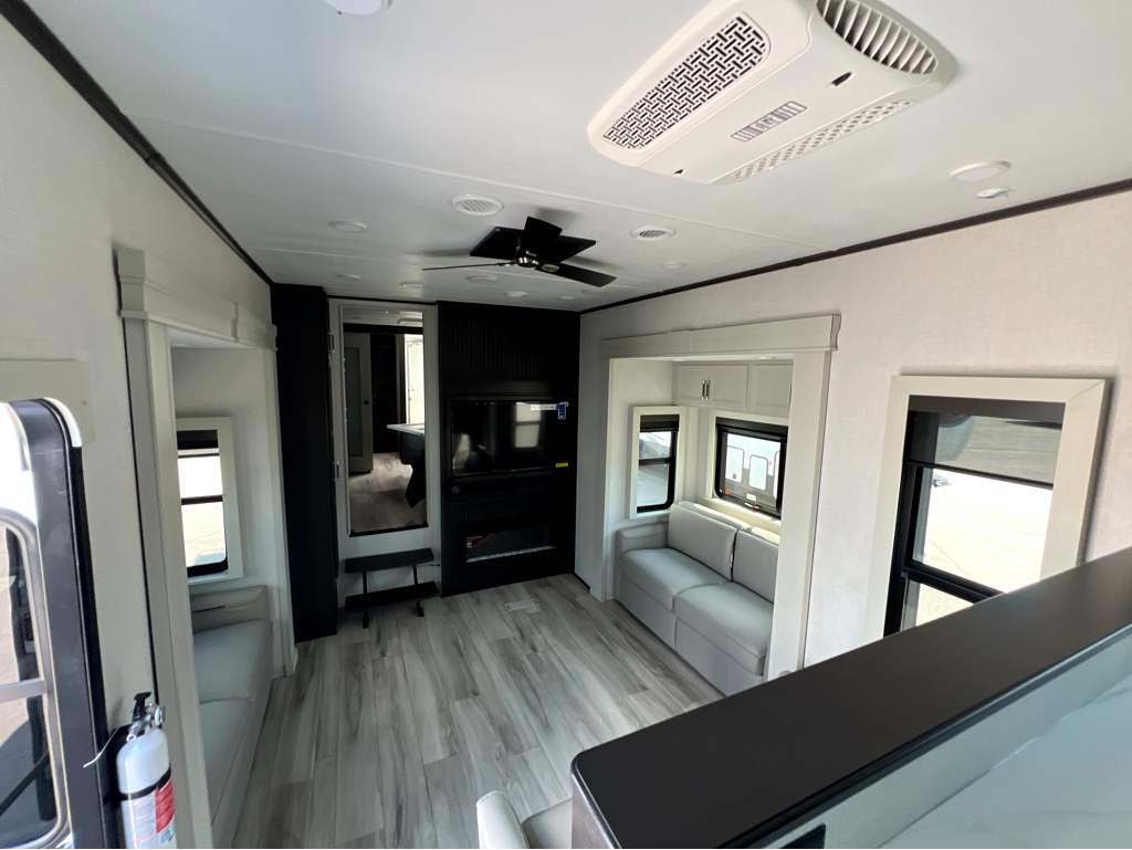 2025 Keystone ALPINE 3820FK - Image 7