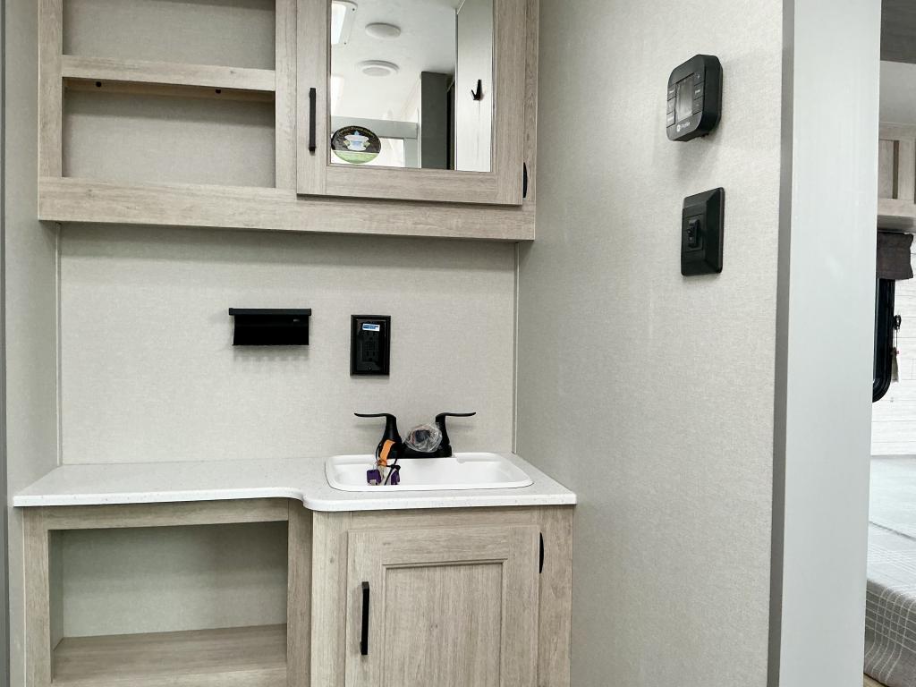 2026 COACHMEN 333DORM - Image 22