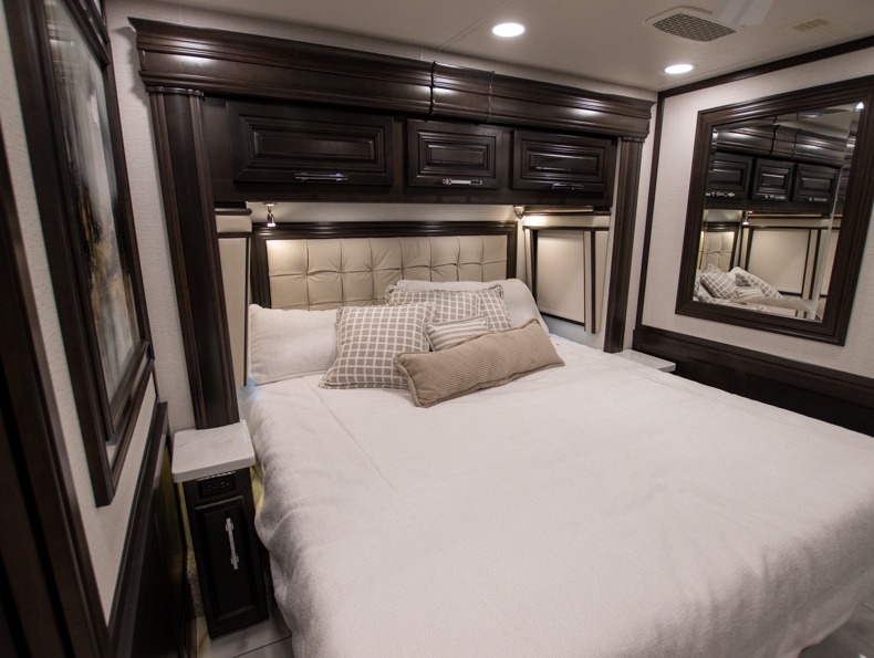 2026 Entegra Coach Anthem 44V - Image 19