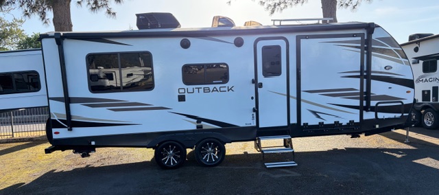 2023 Keystone Outback Ultra-Lite Ultra-Lite 240URS - Image 9