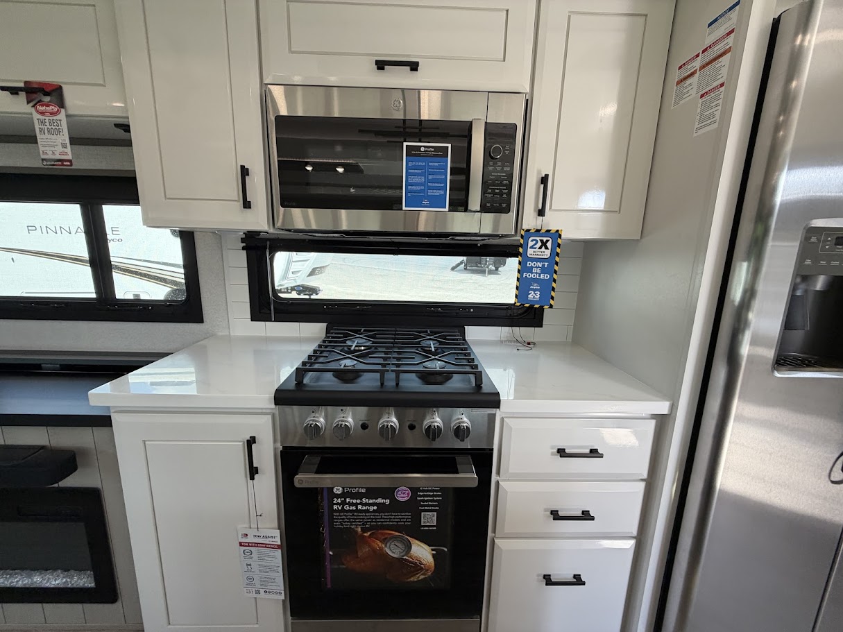 2027 JAYCO PINNACLE 32RLTS - Image 20