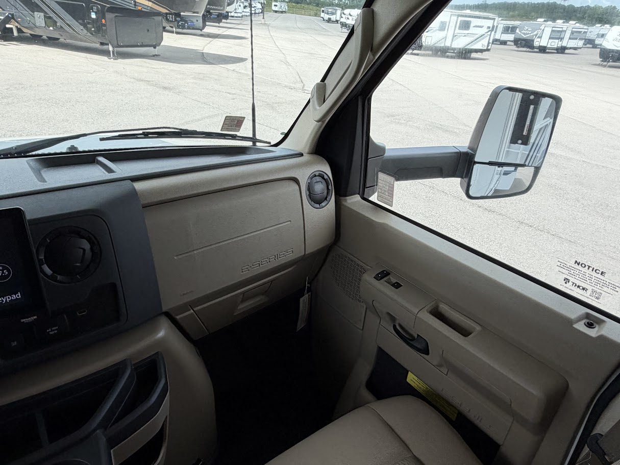2027 THOR MOTOR COACH MAGNITUDE GA28 - Image 17