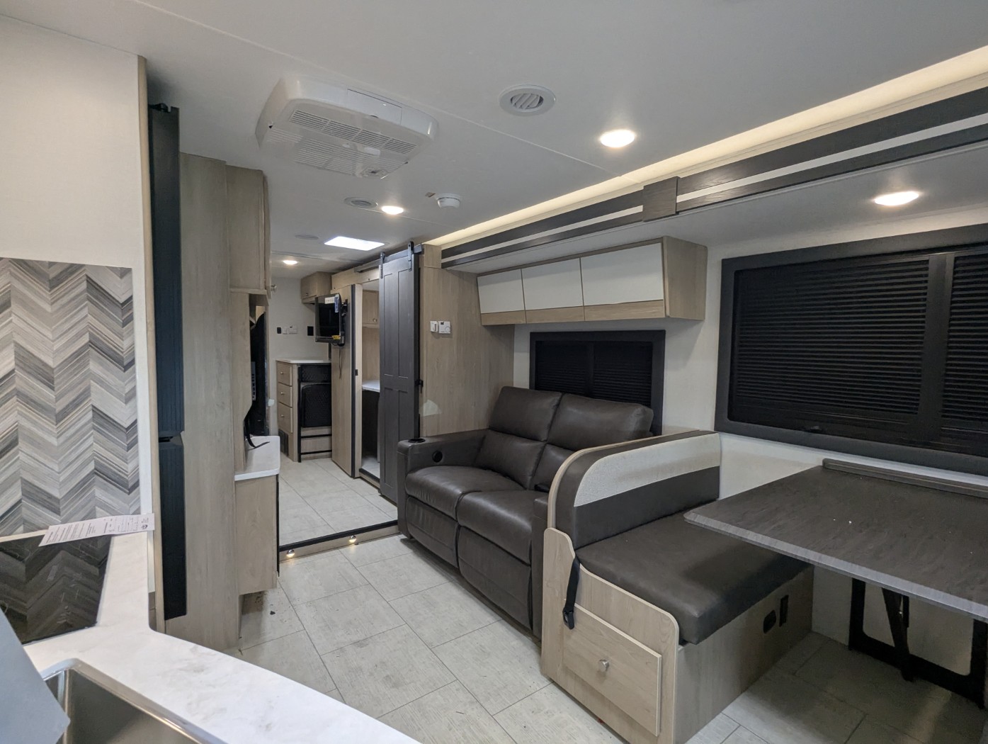 2026 Coachmen Entourage 340BH - Image 11