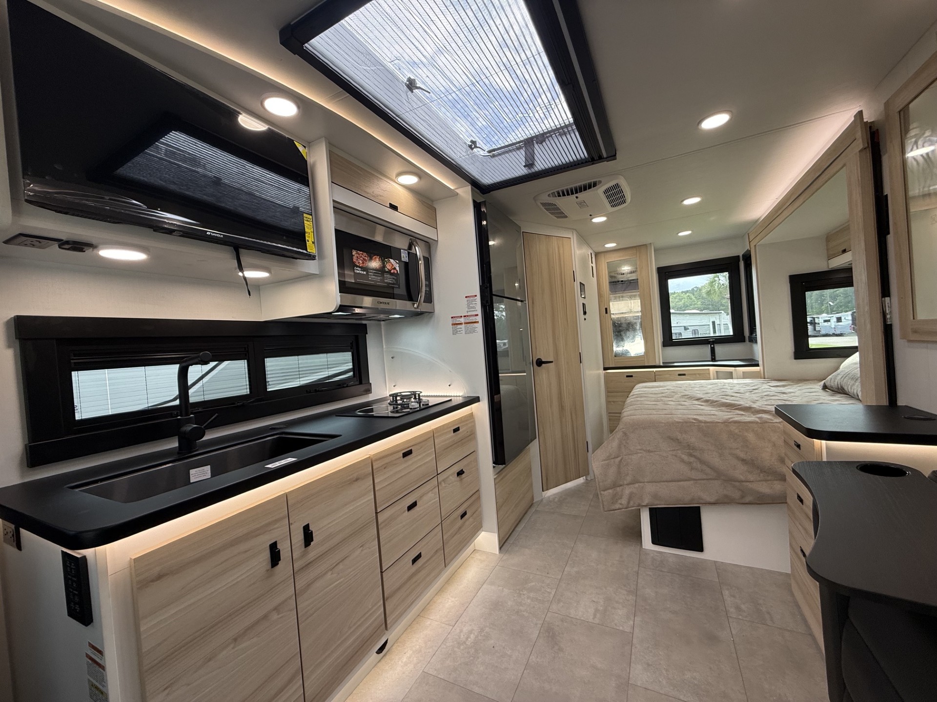 2027 ENTEGRA COACH QWEST 25L - Image 6