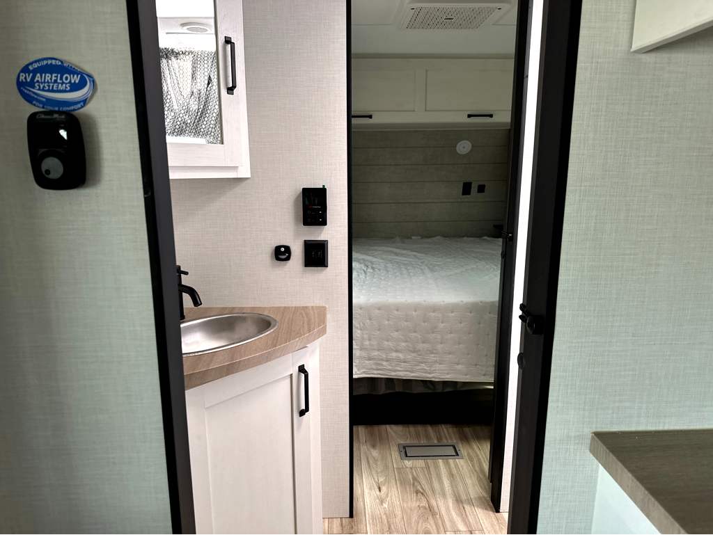 2027 VENTURE RV SIENNA 311VDB - Image 21