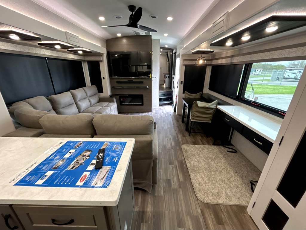 2025 JAYCO NORTH POINT 365RKTS - Image 25