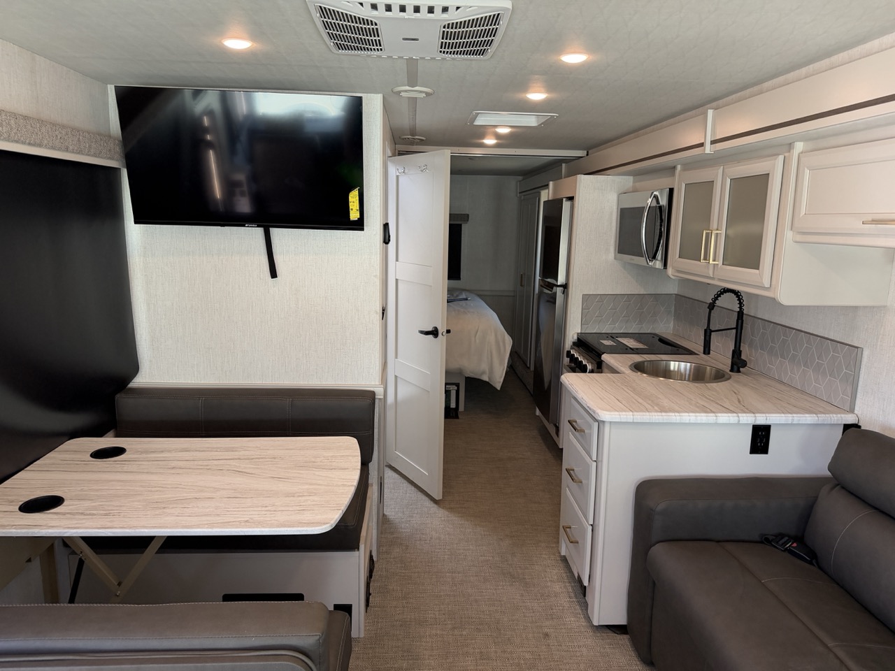 2026 Holiday Rambler Admiral 29M - Image 10