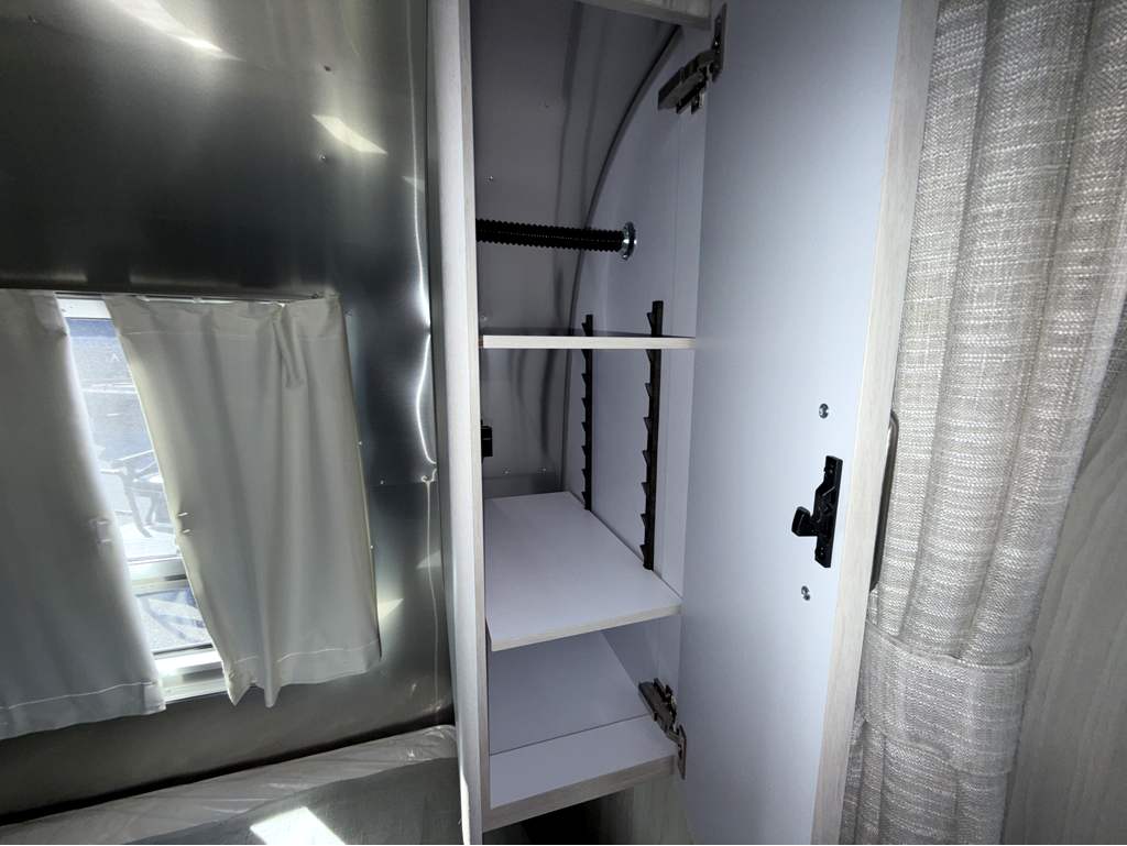 2026 AIRSTREAM INTERNATIONAL 27FBT - Image 25