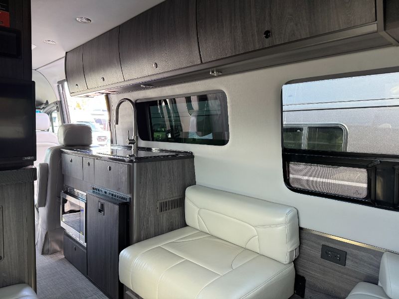2023 Grech RV Strada-ion AWD Lounge - Image 14