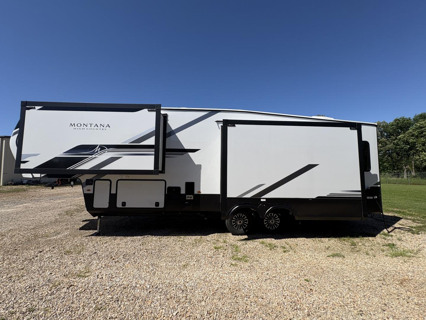 2025 Keystone Montana High Country 295RL - Image 4