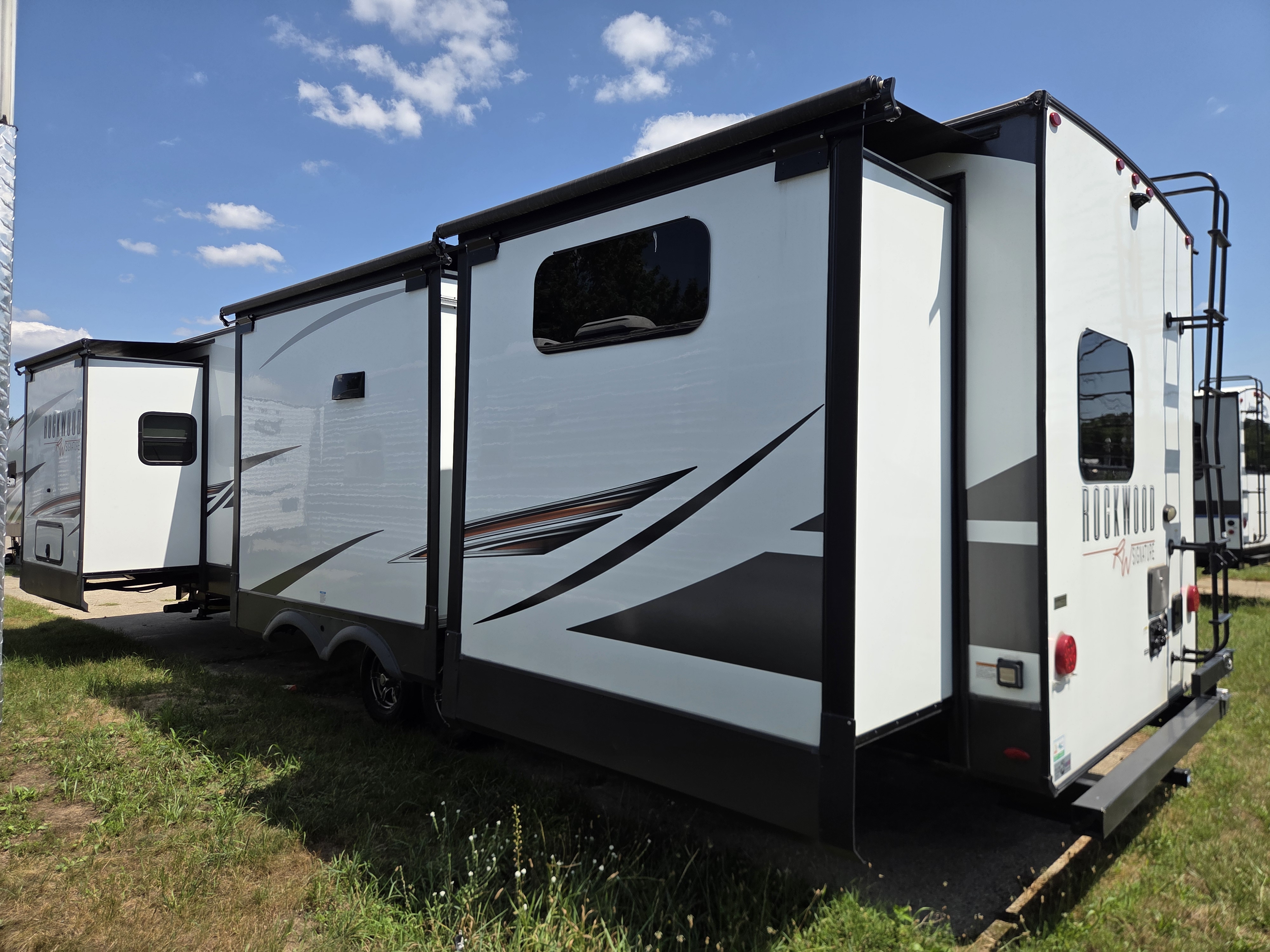 2022 Forest River Rockwood Signature Ultra Lite 8336BH - Image 5
