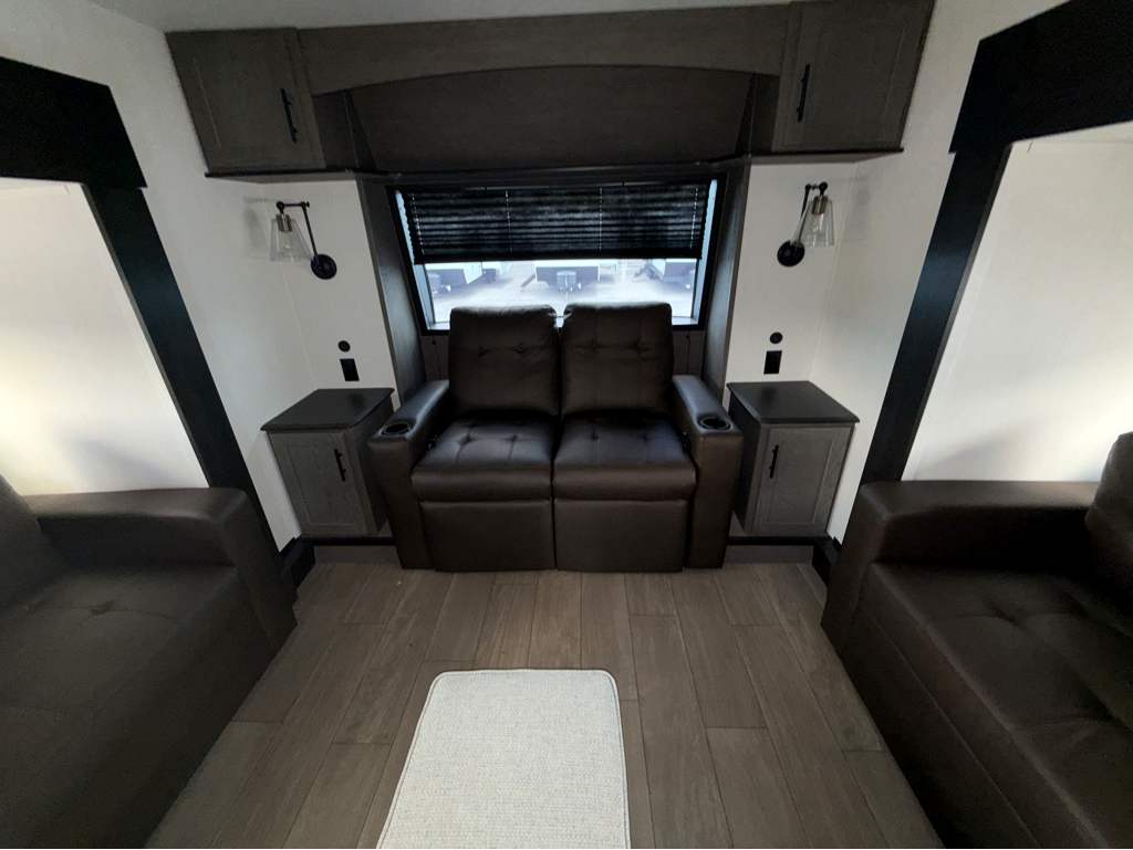 2026 FOREST RIVER ARCTIC WOLF 3950 SUITE - Image 15