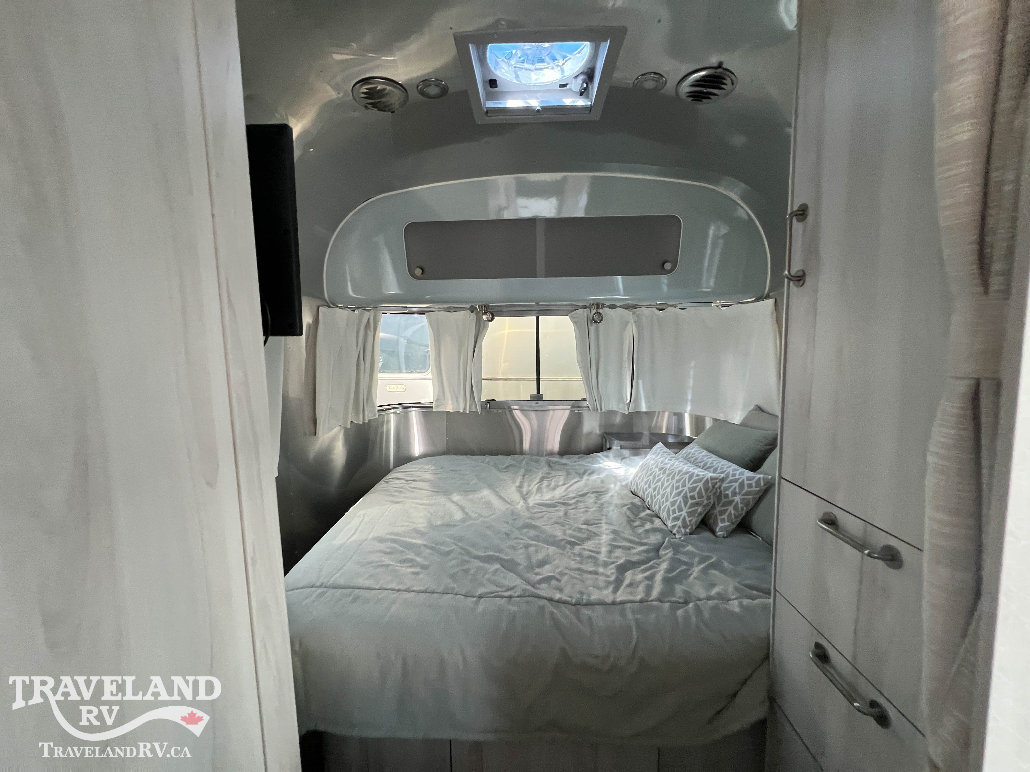 2023 AIRSTREAM 23FB INTERNATIONAL - Image 7