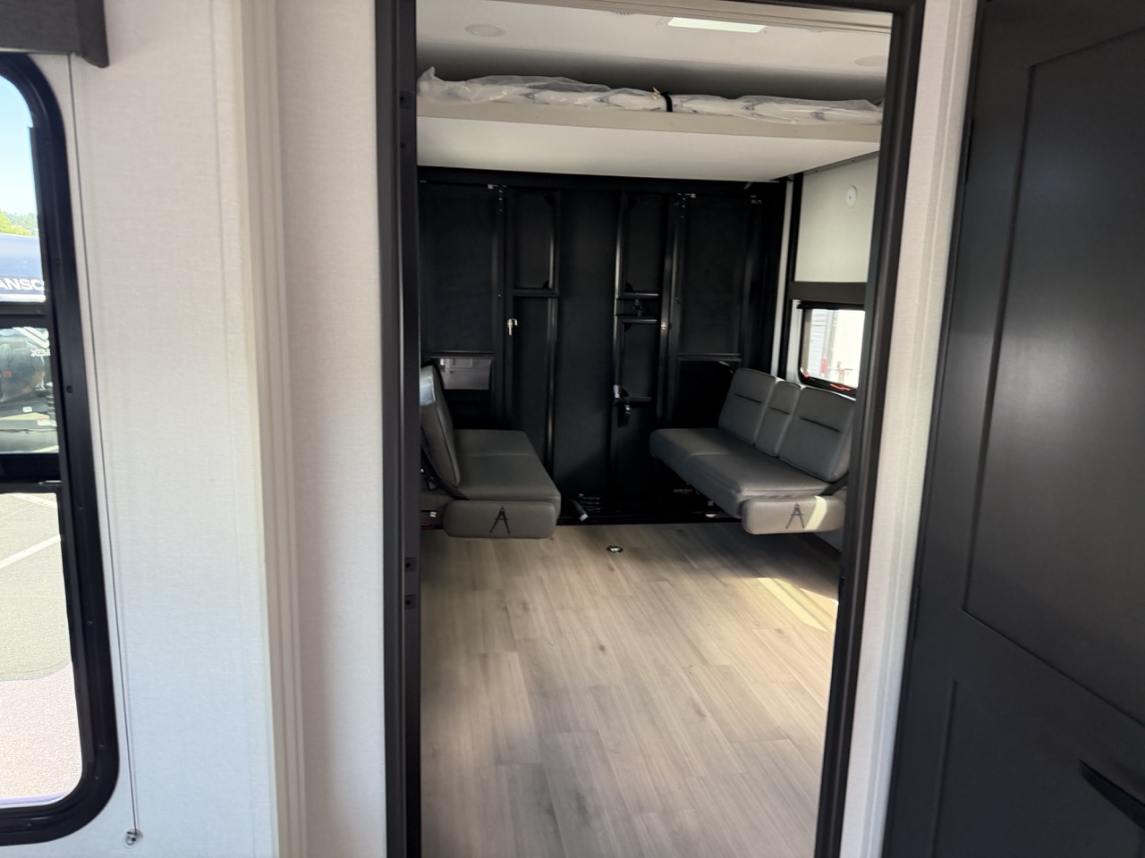 2026 Grand Design Momentum G-Class 31G - Image 7