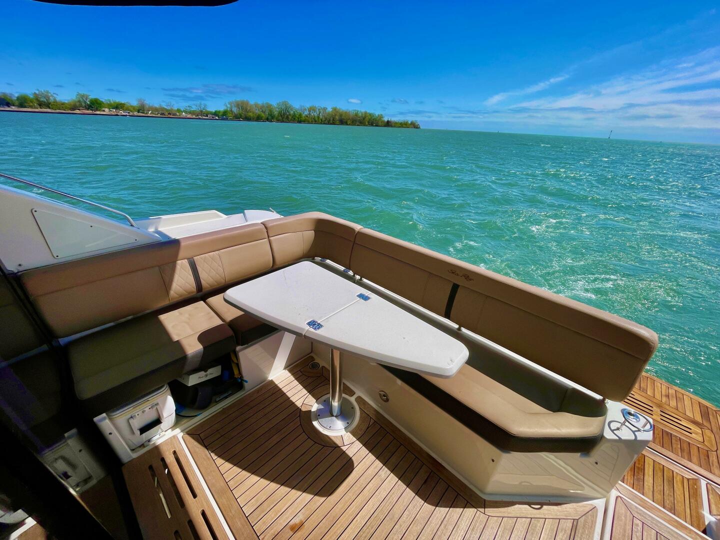 2017 Sea Ray 400 Sundancer - Image 21