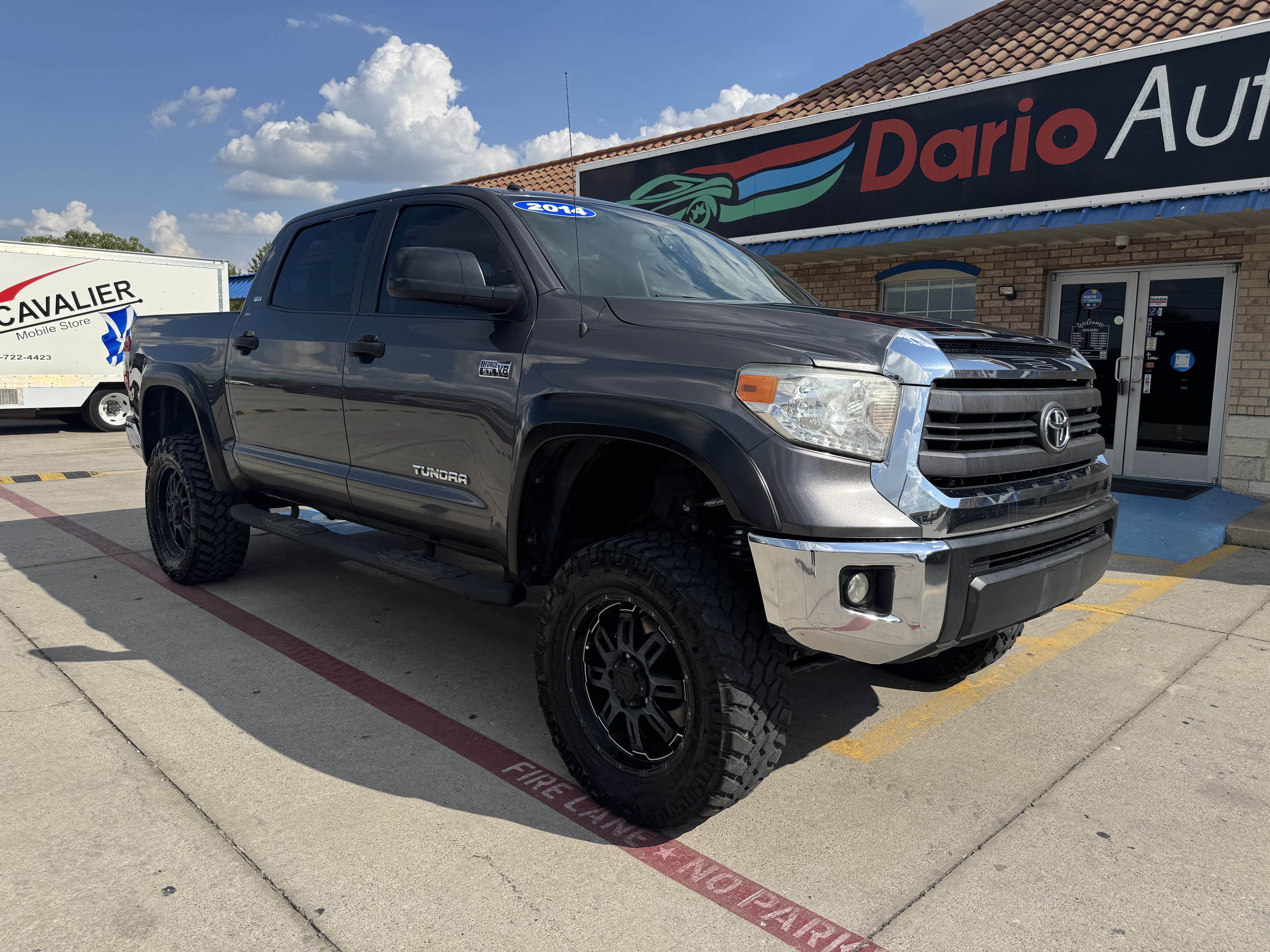 2014 Toyota Tundra CrewMax SR5 4WD 5.7L V8 - Image 11