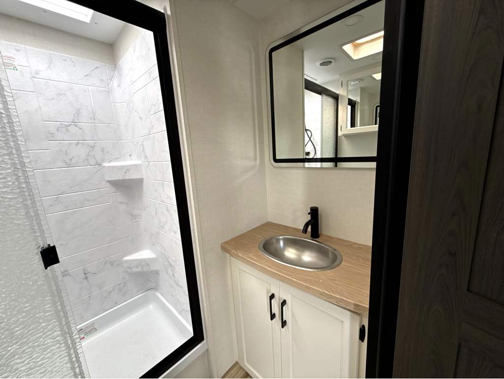 2027 VENTURE RV SPORTTREK 336VRK - Image 17