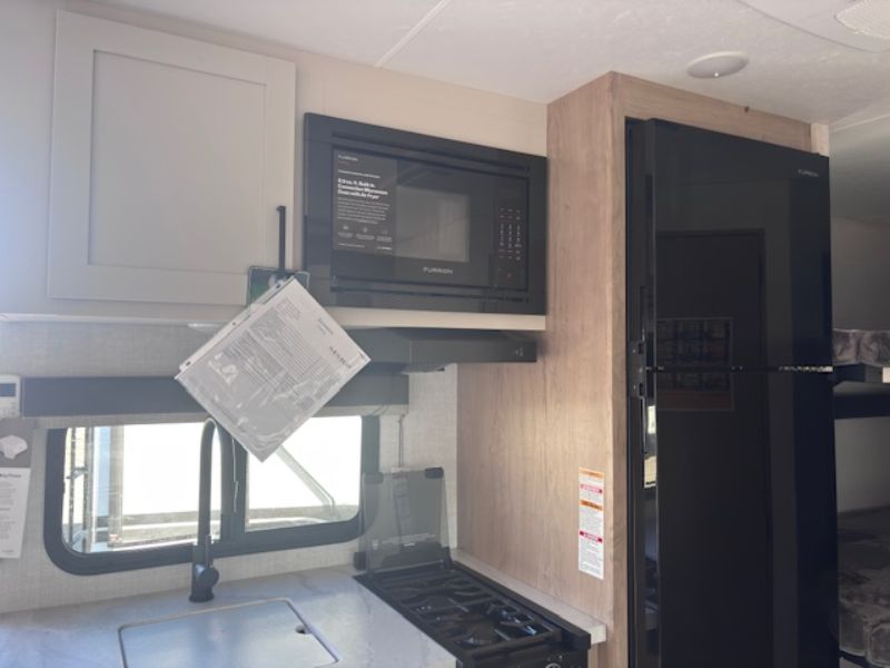 2026 Ember RV E-Series 19ETS - Image 7