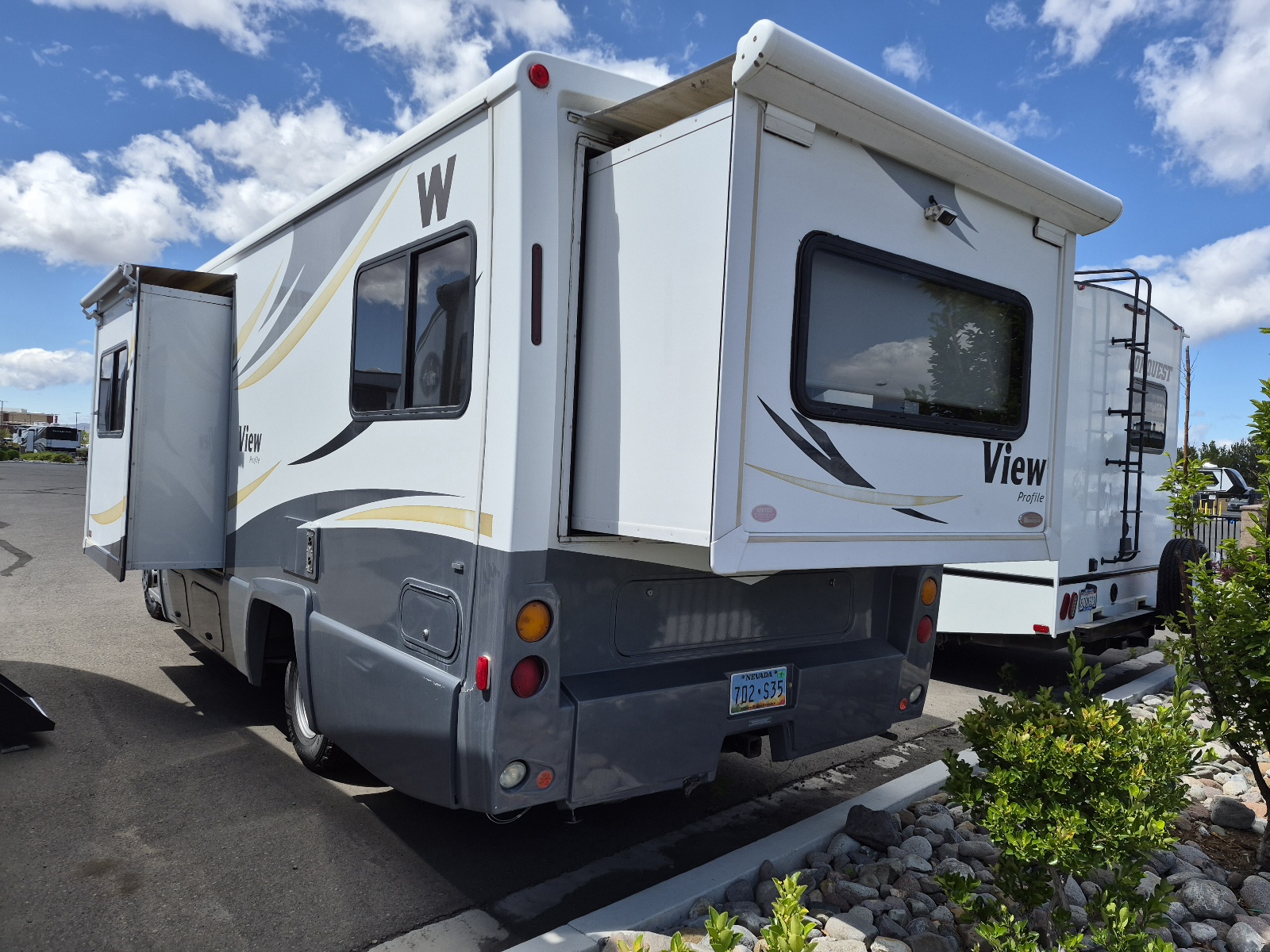 2012 Winnebago View Profile 24G - Image 2