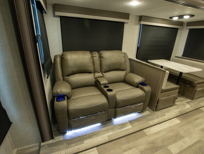 2023 Coachmen Chaparral Lite 25RE - Image 6