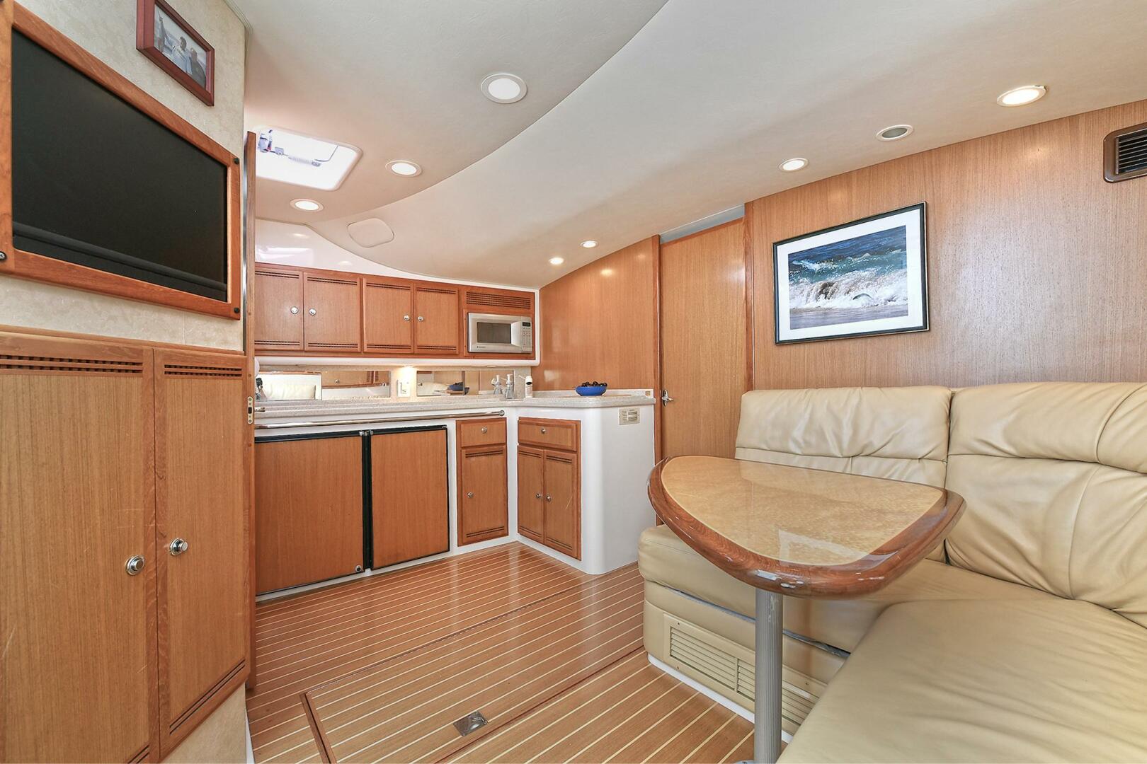 2007 Cabo Express with Tower - Image 21
